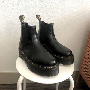 ✨Like New✨ Platform Chelsea Dr Martens